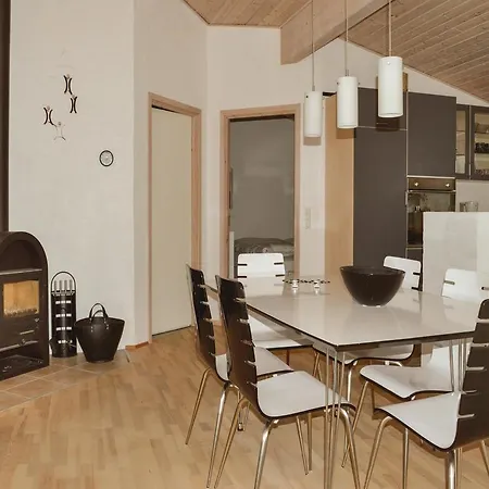 Feriehus Three-bedroom Holiday In Hadsund Helberskov